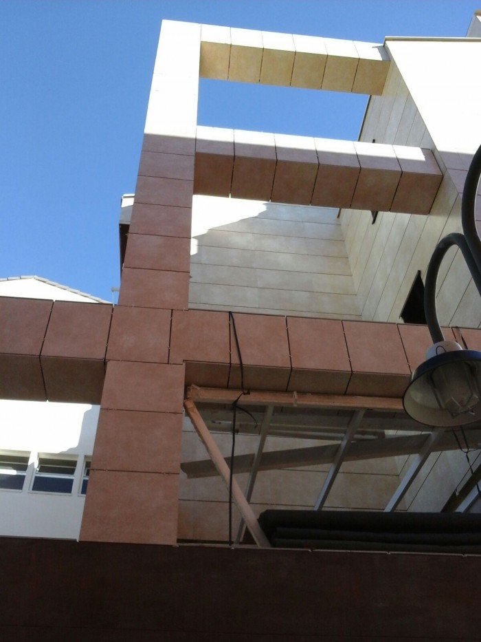 Foto 1 Nueva construcción de 9 bloques en fachada Foto 1 Nueva construcción de 9 bloques en fachada